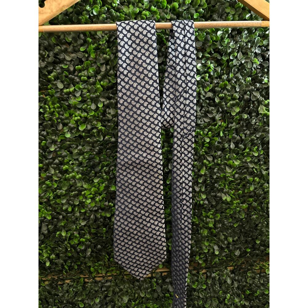 Versa Milan New York Silk Necktie, 61in Classic Style